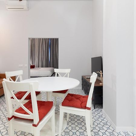 The Little Village Apartments Valência Exterior foto